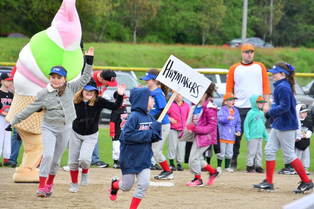 Federal Way National Little League kicks off season with jamboree | Photos