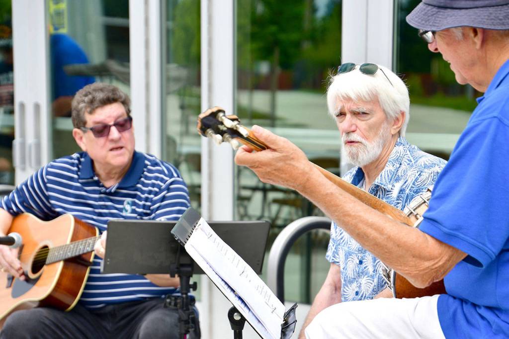 All alumni picnic welcomes Federal Way grads