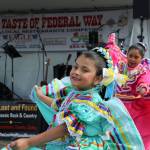Live entertainment included performances by Folklore Mexicano Tonantzin.