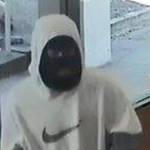 Federal Way police seek help identifying armed robbery suspects