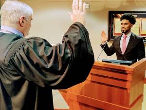 Johnson to resign from Federal Way City Council seat