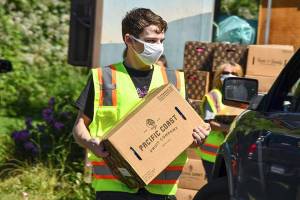 Local organizations donate food to 111 Federal Way households