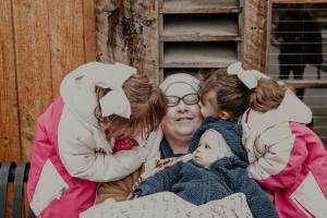 Federal Way couple hosts garage sale to raise funds for friend battling cancer