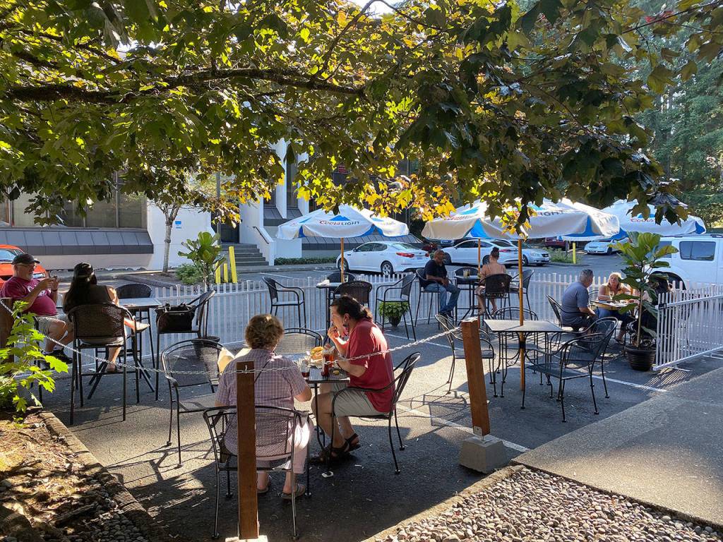 Customers enjoy drinks and dinner on JPs Taverns patio on Aug. 5. Olivia Sullivan/staff photo