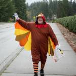 Tom Sites, the Mirrors Hometown Hero for November, dresses as a turkey while picking up trash along Federal Way streets on Nov. 23. Olivia Sullivan/the Mirror