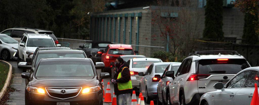 Vehicles fill the Weyerhaeuser King County Aquatic Center parking lot on Wednesday, Nov. 18. Olivia Sullivan/the Mirror