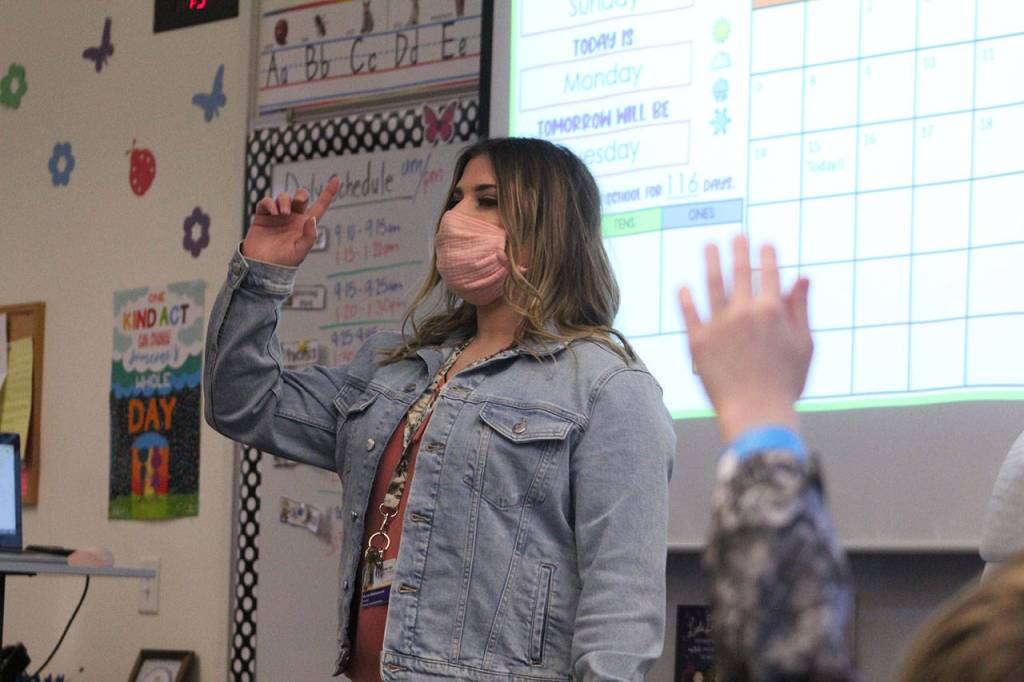 Olivia Sullivan/the Mirror
First grade teacher Alyssa Natsiopoulos asks her students a question on March 15.