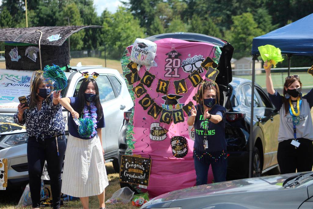 Todd Beamer staff cheer for graduating seniors on June 9. Olivia Sullivan/the Mirror