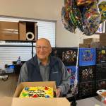 Olivia Sullivan/the Mirror
Hank Lazzar holds his 100th birthday cake.