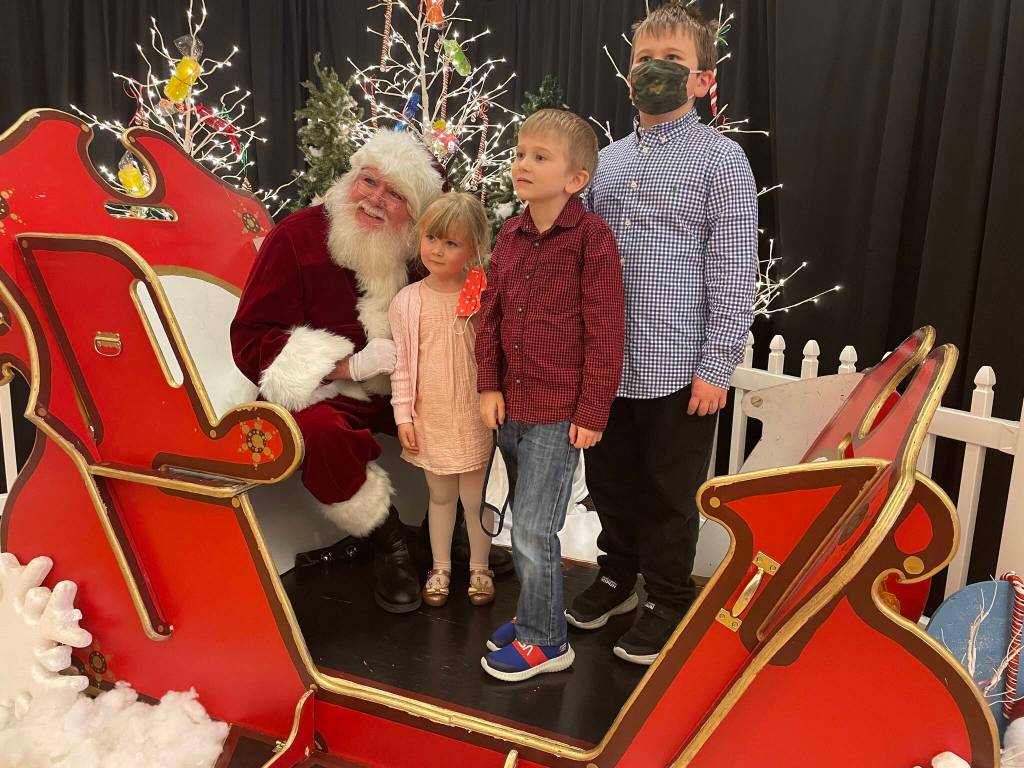 Photos with Santa Claus at Jingle Bell Brunch. Photo courtesy of Shelley Pauls
