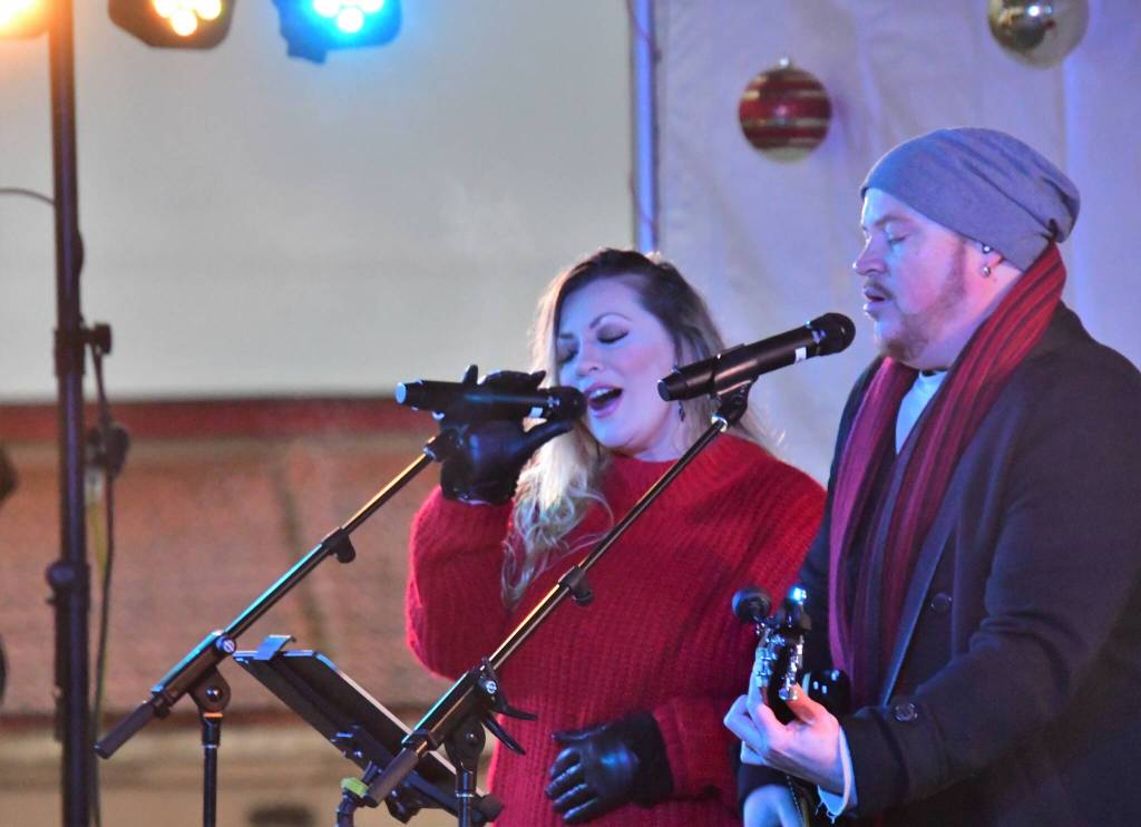 Shawn Lewis and Natasha Neuschwander of Beat Frequency perform on Dec. 4. Photo courtesy of Bruce Honda