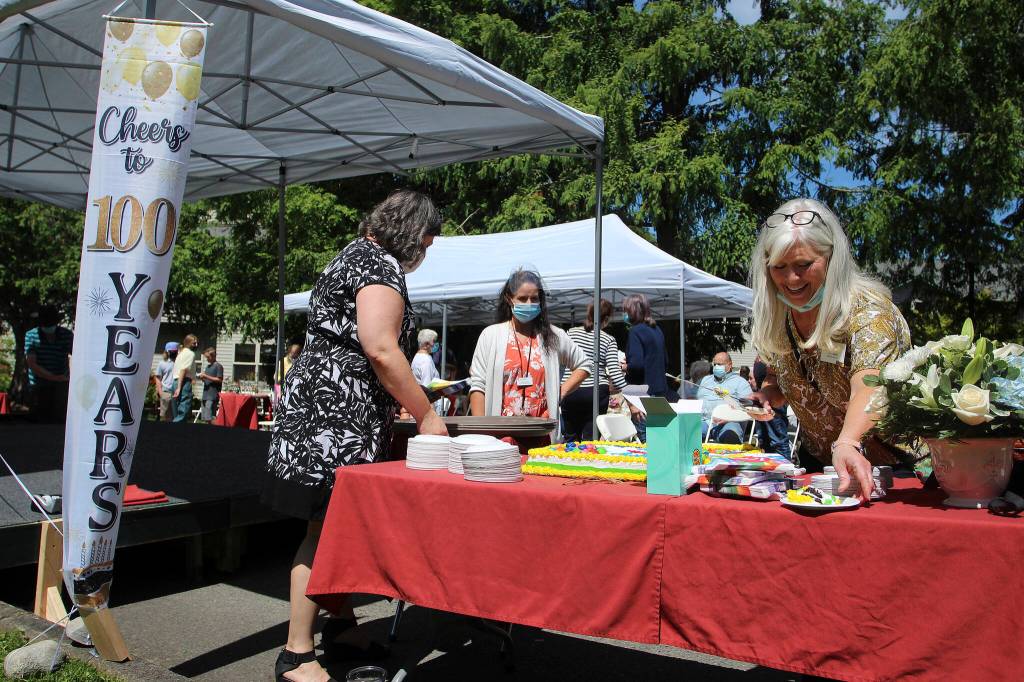 Olivia Sullivan/the Mirror
Village Green Executive Director Kim Salas cuts the birthday cake on July 22, 2021 while celebrating the 100th birthdays of three residents.