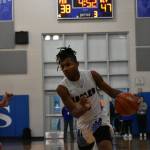 Federal Way senior Vaughn Weem drives to the basket against the Bears. Ben Ray / the Mirror