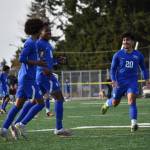 Ben Ray / The Mirror
Eagles celebrate after Nehemeya Mekonnen scored Federal Ways fourth goal of the day.