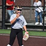 Auburn Mountainview pitcher Brynne Erdmann in the circle for 3A. Ben Ray / The Reporter