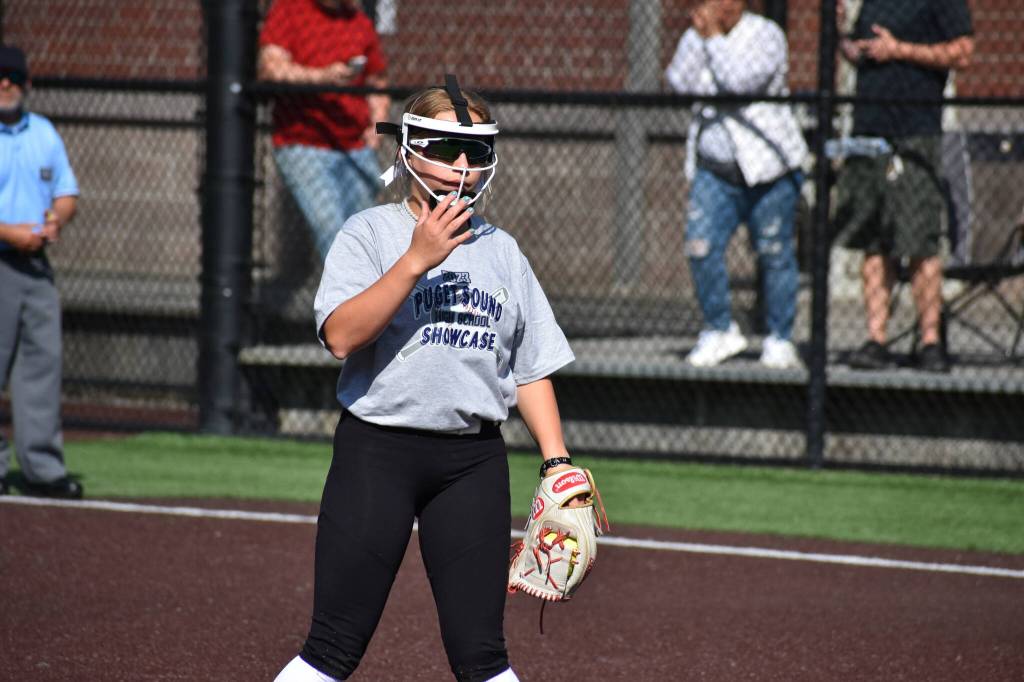 Auburn Mountainview pitcher Brynne Erdmann in the circle for 3A. Ben Ray / The Reporter