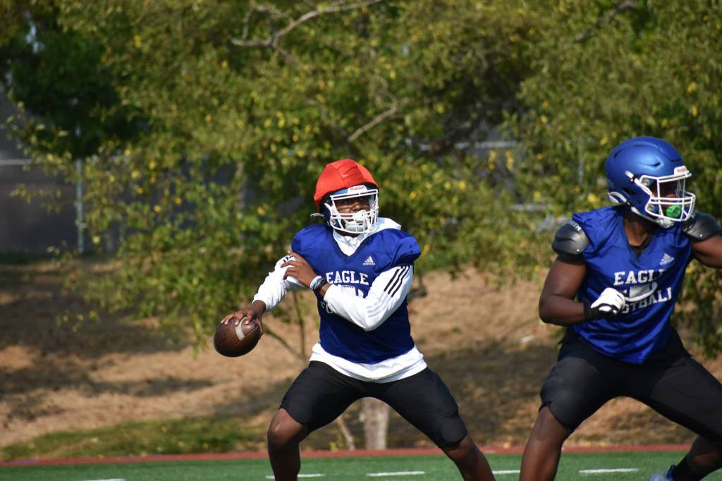 Ben Ray / The Mirror
Eagle QB rolls out to his right.