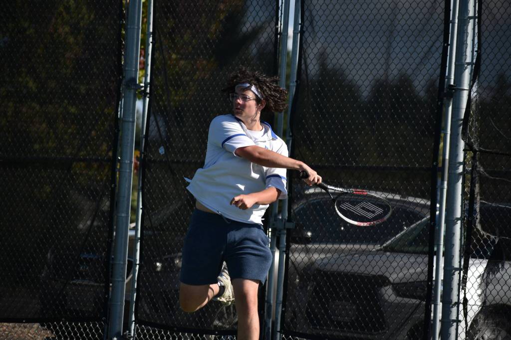 Ben Ray / The Mirror
Federal Way High Schools Owen Wren hits a nice forehand shot.