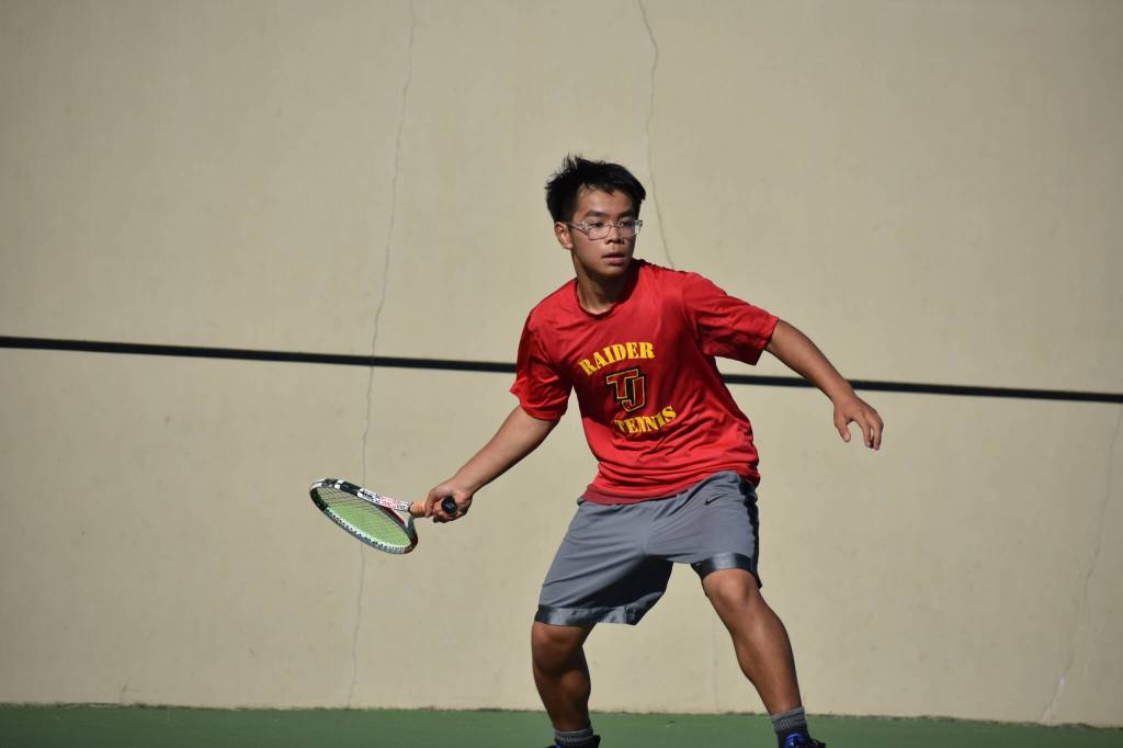 Freshman Jason Pham approaches a forehand. Ben Ray / The Mirror