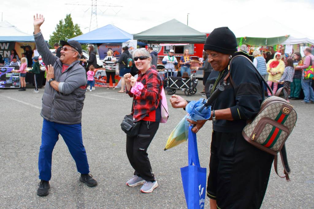 Photo by Keelin Everly-Lang for The Mirror
Event attendees danced to the music of One Island Drop during the Taste of Federal Way.
