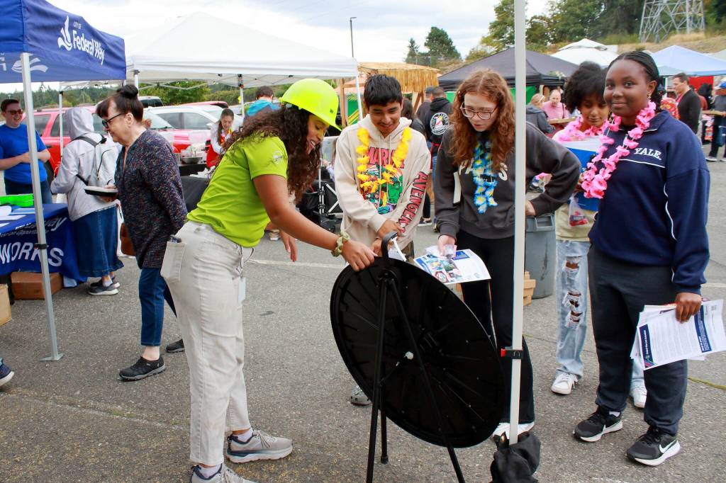Photo by Keelin Everly-Lang/The Mirror
After receiving their portions of food from each restaurant, attendees passed the Waste Management booth on their way to find a seat. Here they had the chance to learn about food storage, take home a free compost bin or spin for a quiz and prizes.