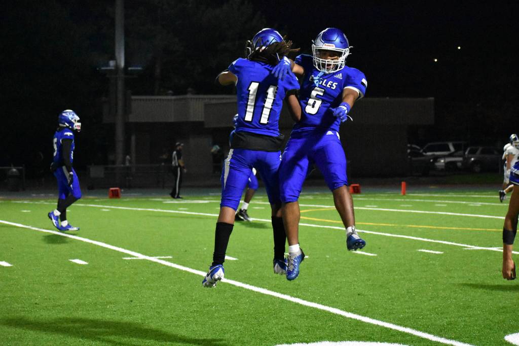 Deon Vann (6) and Toomer (11) celebrate a late touchdown in win over Rams. Ben Ray / The Mirror