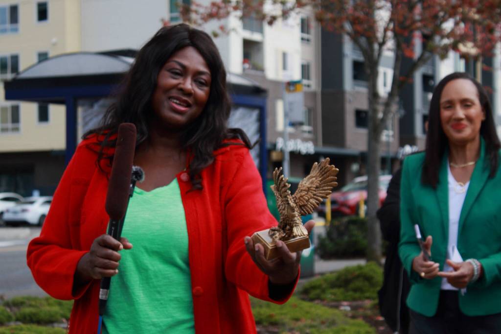 Photo by Keelin Everly-Lang / The Mirror
Tirzah Idahosa of Federal Way presents an eagle award to Maisha Barnett for her work to commemorate local history.