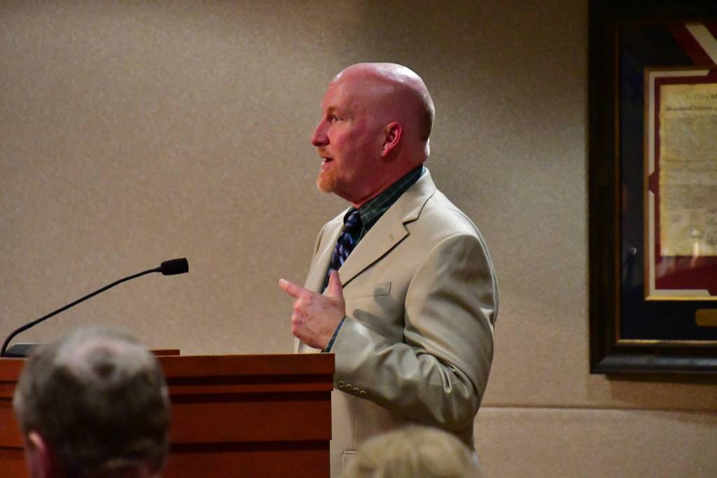 Community Development Director Keith Niven presents on changes to language around emergency housing and shelters in Federal Way at the Jan. 2 meeting. Photo by Bruce Honda.