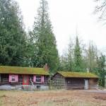 Photo by Keelin Everly-Lang / The Mirror
Two structures stand out from the other homes along 28th Avenue South due to their unique log cabin appearance.