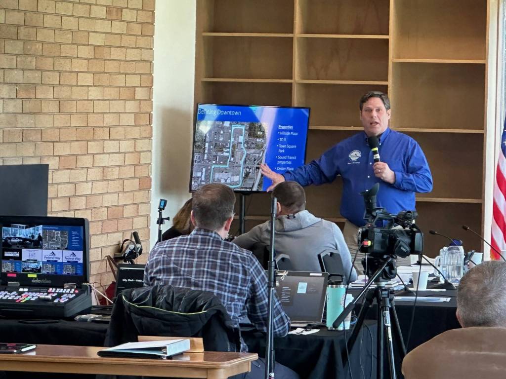 Mayor Ferrell presents at the Feb. 3 Council Retreat at the Dumas Bay Centre. Photo provided by the City of Federal Way
