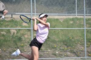 Claire Kim takes a backhand shot against Todd Beamer. Ben Ray / The Mirror