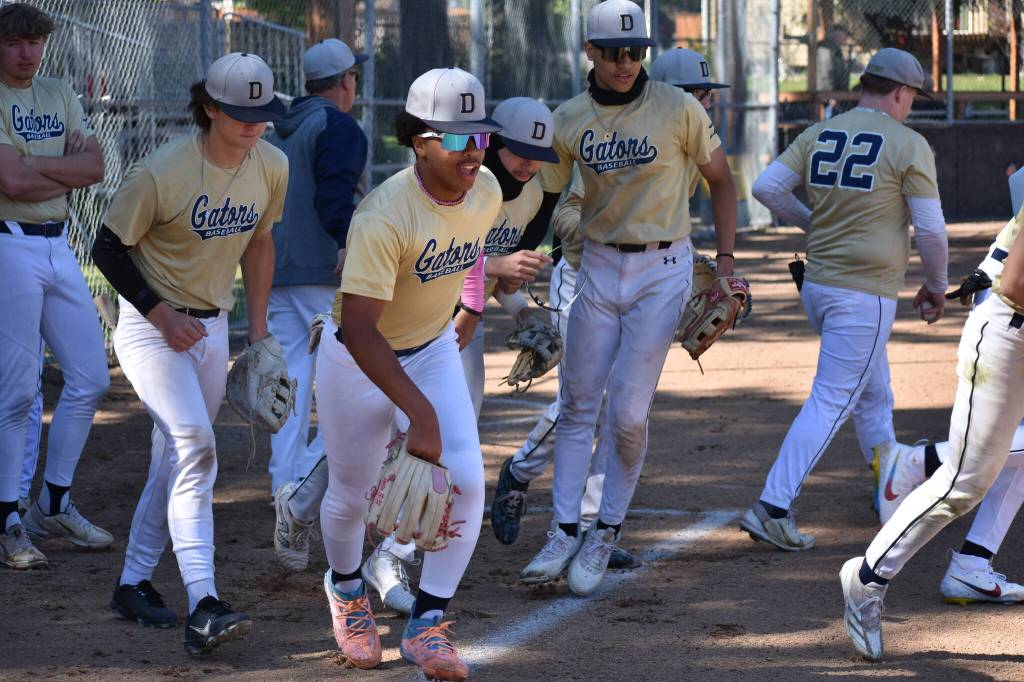 Decatur players breakout for pregame warmup. Ben Ray / The Reporter