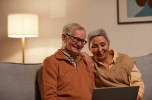 Seniors using tech. Photo via Pexels