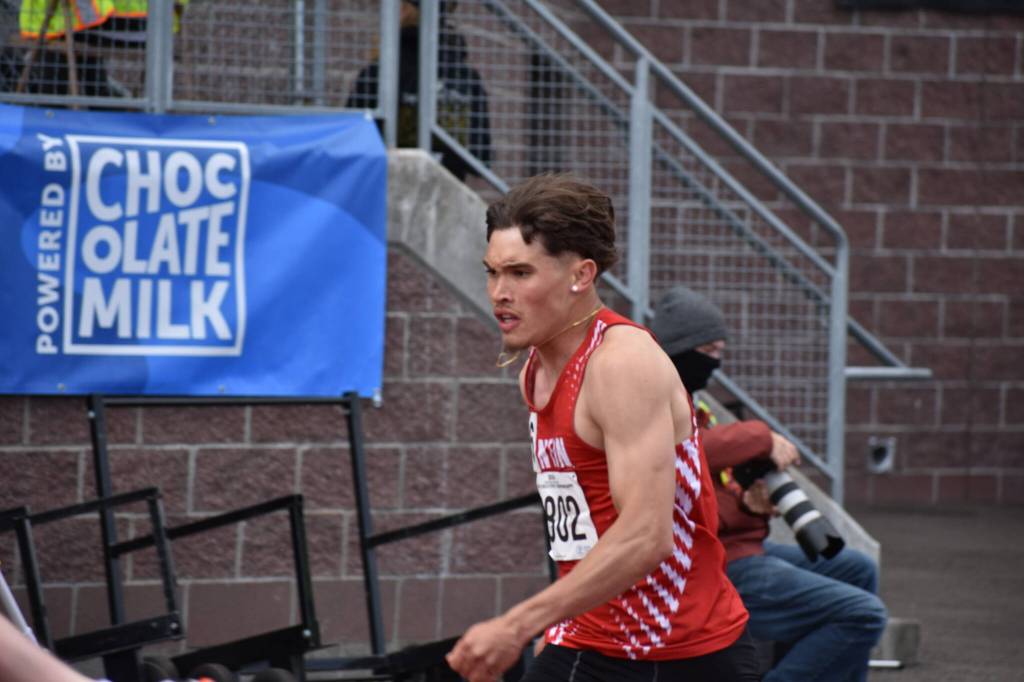 Rentons Jonathan Munoz runs during the prelims of the hurdles event. Ben Ray / The Reporter