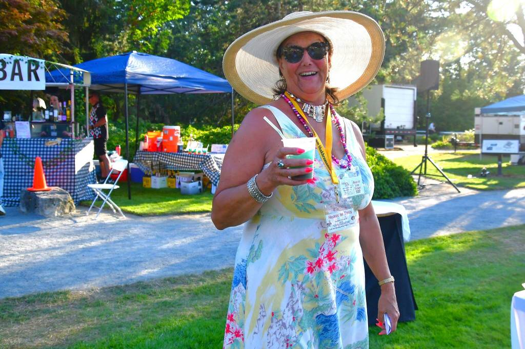 The weather graced the guests with bright sunshine that let the wonderland theme shine through their style. Photo by Bruce Honda