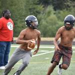 Todd Beamer quarterback Esquire Williams with the ball in his hand works against the defense. Ben Ray / The Mirror