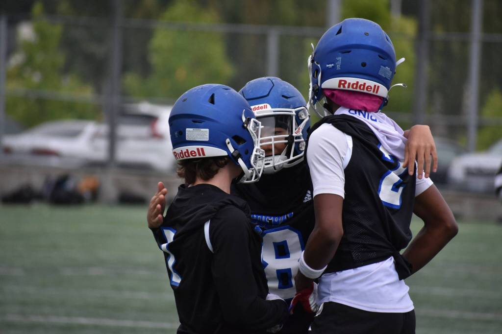A group of Eagles bring it together after practice. Ben Ray / The Mirror