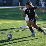 Decaturs Kaihea Tuifua outruns a Enumclaw defender in the 2-1 win. Ben Ray / The Mirror