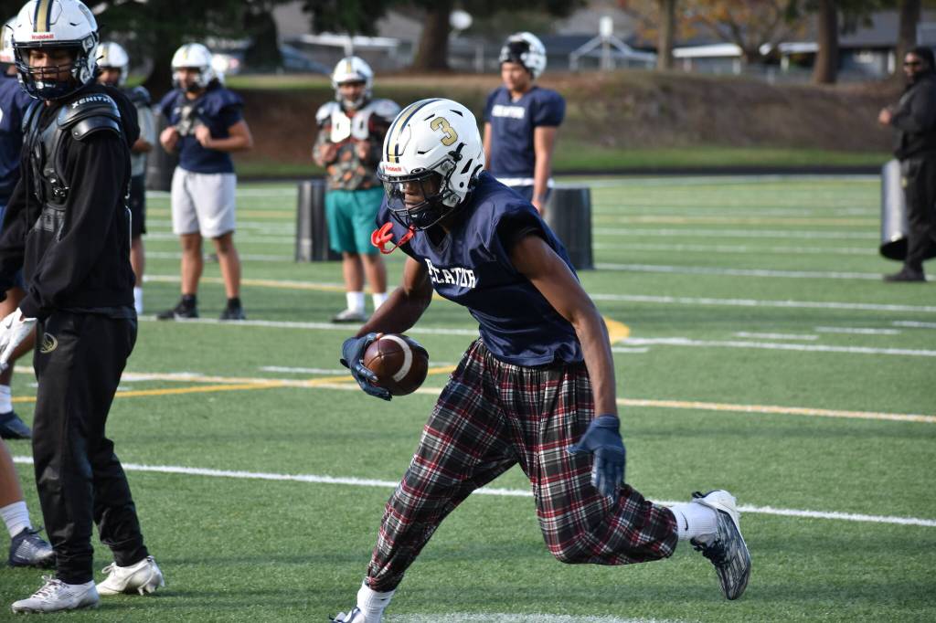 Samuel Corbett makes a catch and a move at practice. Ben Ray / The Mirror