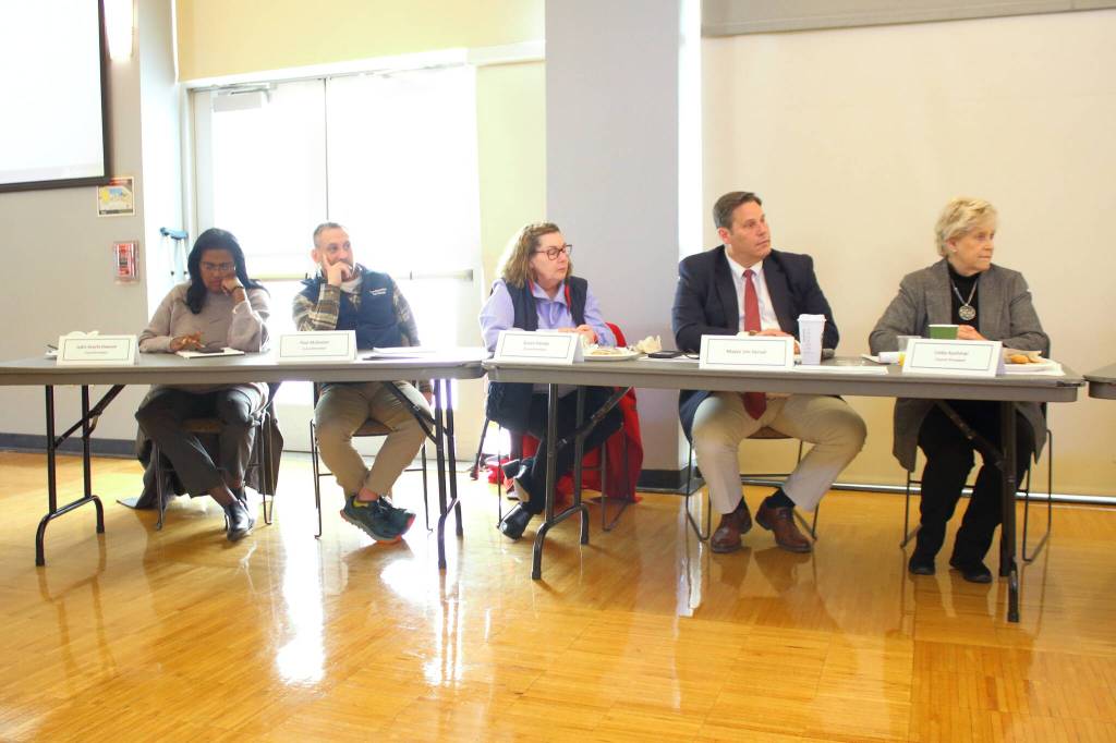 Councilmembers Lydia Assefa-Dawson, Paul McDaniel, Susan Honda and Linda Kochmar as well as Mayor Jim Ferrell share the legislative priorities of the City of Federal Way with local representatives.