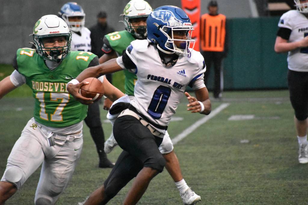 Jayden Sinclair took over as quarterback for the Eagles after Andy Cortez left with an injury. Ben Ray / The Mirror