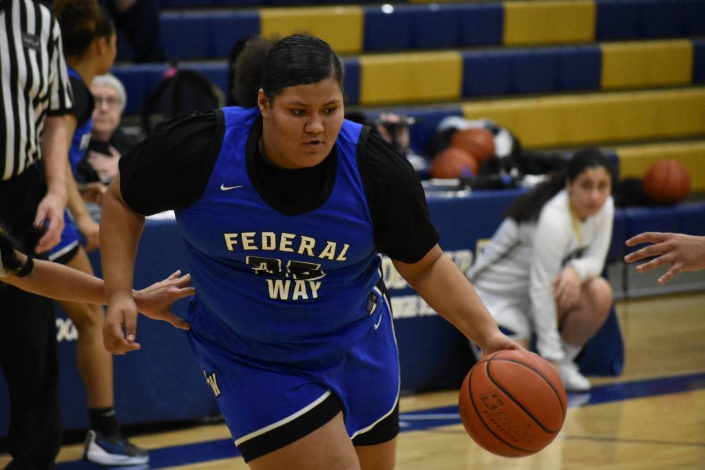 Freshman Jaieunna Kier drives against Decatur. Ben Ray / The Mirror