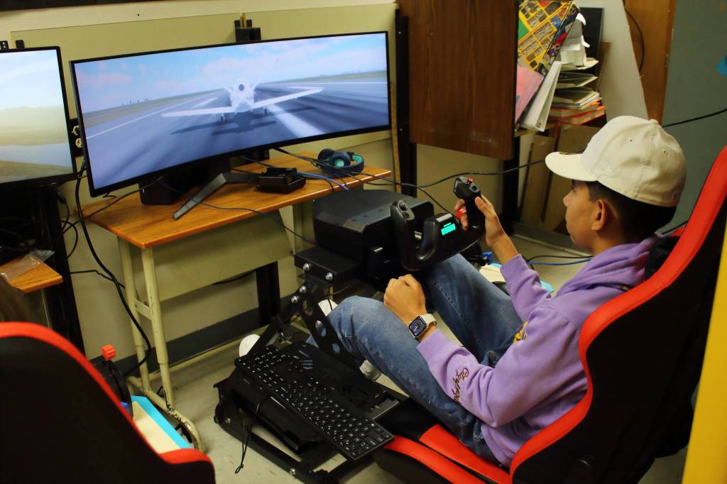 At Kilo Middle School, students are practicing their flight skills with advanced flight simulators that can allow them to experience various airports and weather conditions as they explore a future career as a pilot. Photo by Keelin Everly-Lang / the Mirror