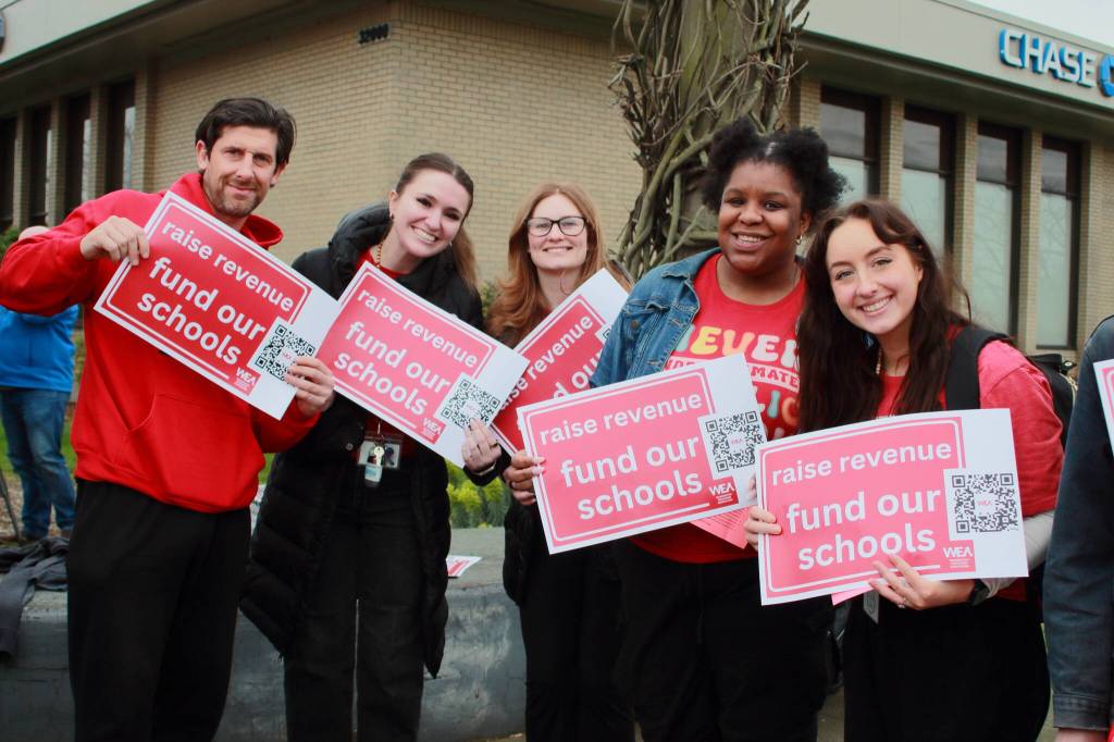 Photos by Keelin Everly-Lang / the Mirror
Mirror Lake Elementary School staff spoke out in support of their schools students at the corners of Pacific Avenue South and South 320th Street on Wednesday, March 19.