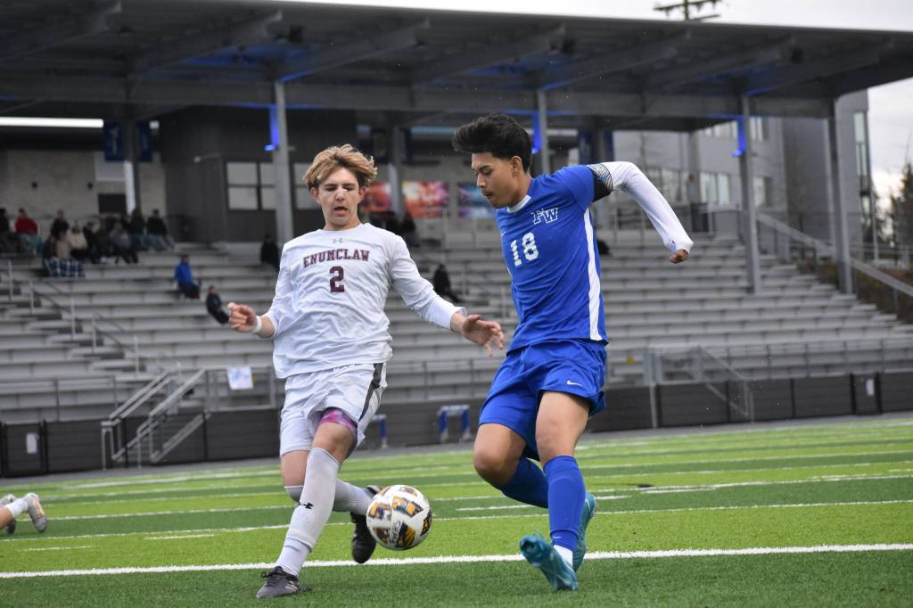 Juan Morales Zavalza stops on a dime against Enumclaw. Ben Ray / The Mirror