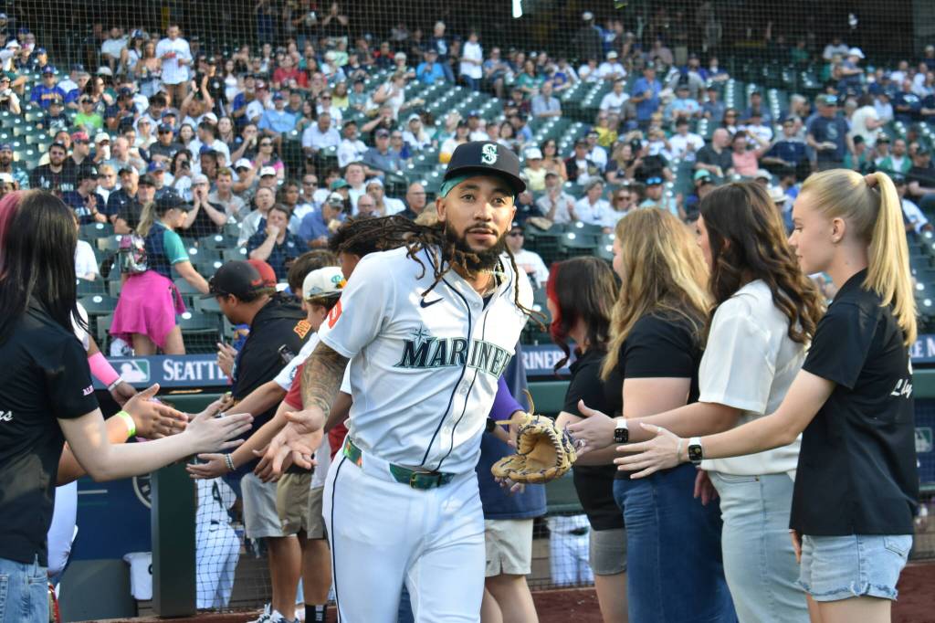 Thomas Jefferson High School athletes make a tunnel for Mariners players, including JP Crawford. Ben Ray / The Mirror