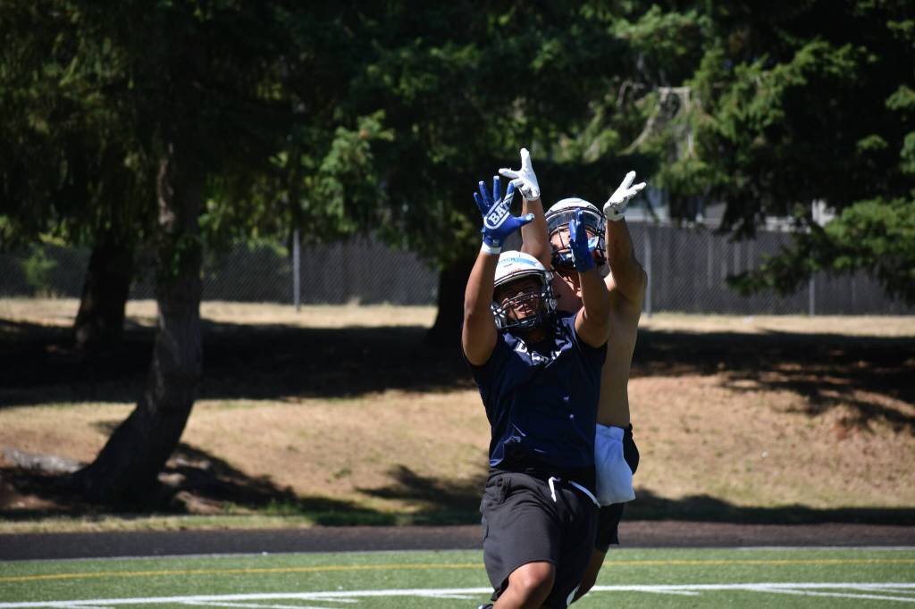 Two Gators go up for a contested ball at practice. Ben Ray / The Mirror