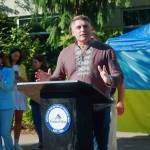 Local Ukrainian community leader and South King Fire Chaplain Vitaliy Piekhotin speaks at the first Ukrainian flag raising. Photos by Keelin Everly-Lang / the Mirror
