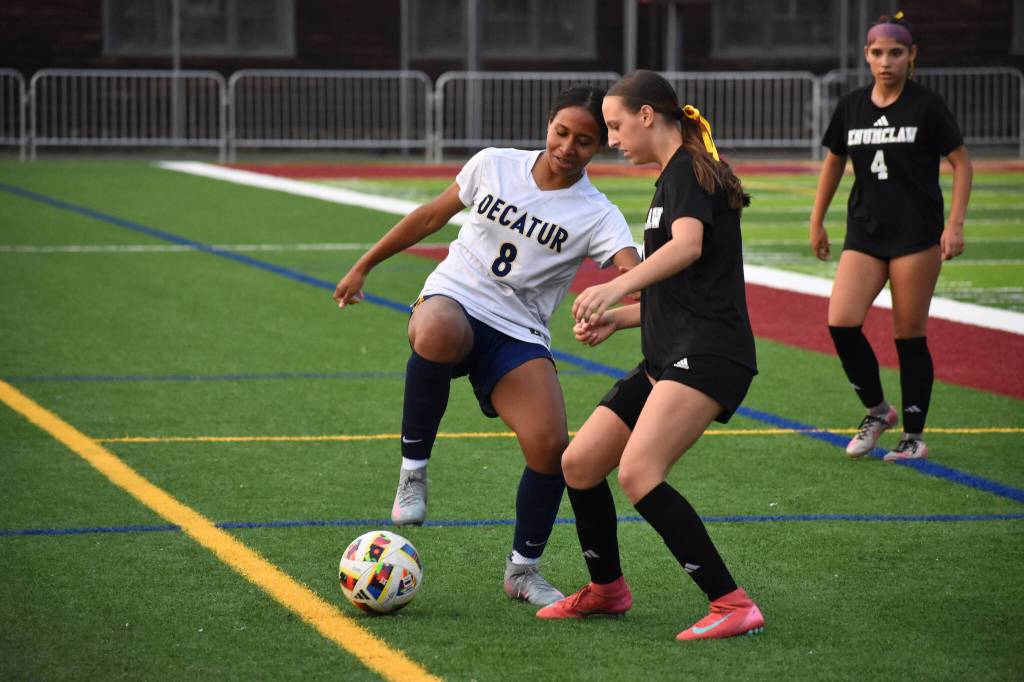 Lavinia Suazo tries to bait an Enumclaw defender. Photos by Ben Ray / The Mirror