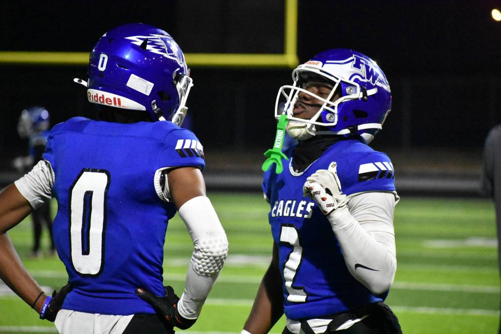 Jay Sinclair (0) and Zamarie Tellez (2) talk to each other at the end of the game against Decatur. Ben Ray / The Mirror